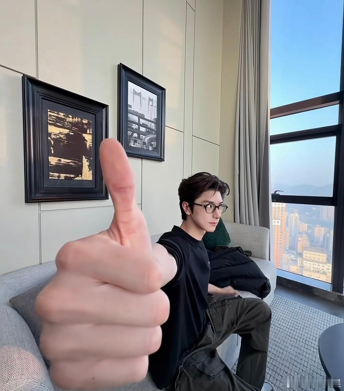 闺蜜我居然看到了林一的头顶啊啊啊还得是林一还帅还高你想咋滴谁能不爱你林一