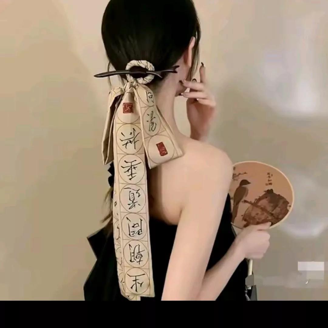 古风少女，一抹诗意，琴瑟和鸣。