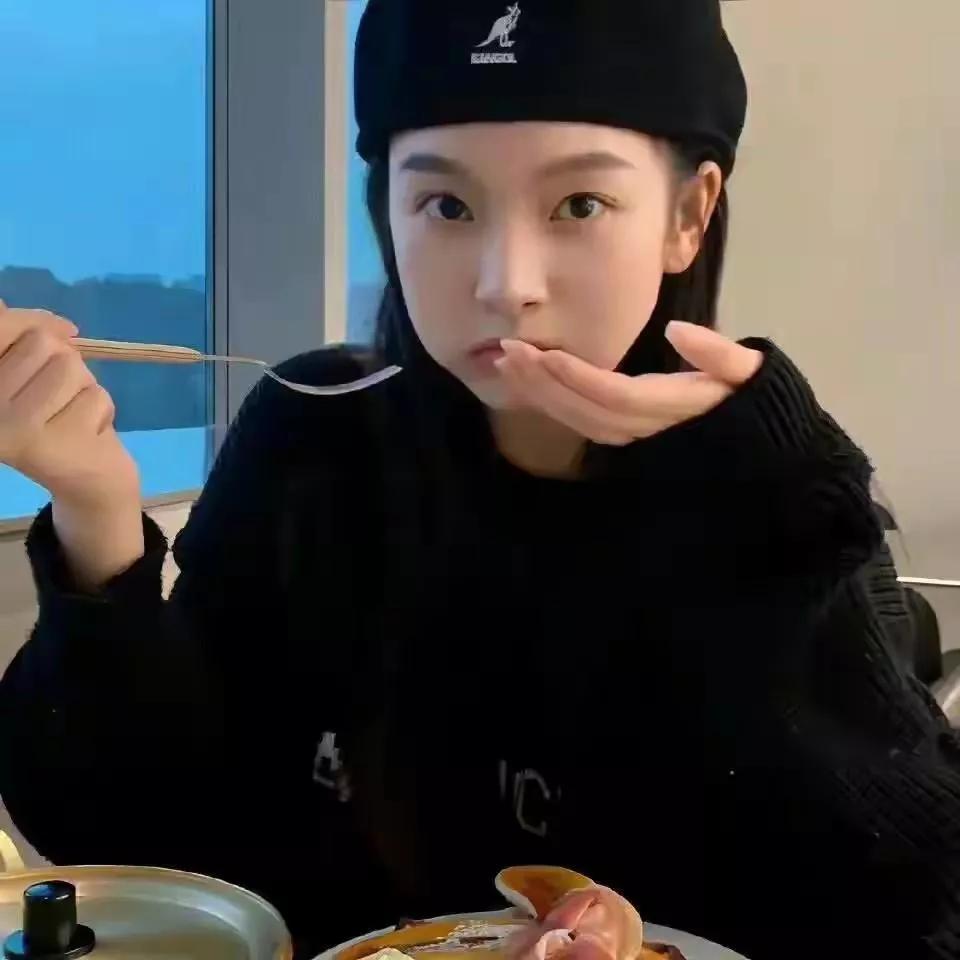 在咖啡馆里享受阳光与美食的美好时光日常咖啡时光 咖啡馆日常 咖啡馆随记 咖啡馆心