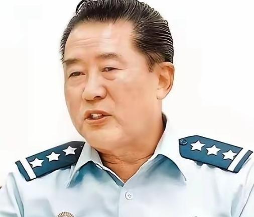 台湾首任军事大学校长，退役上将夏瀛洲曾说：当年佩洛西窜台，解放军趁势突破了海峡中