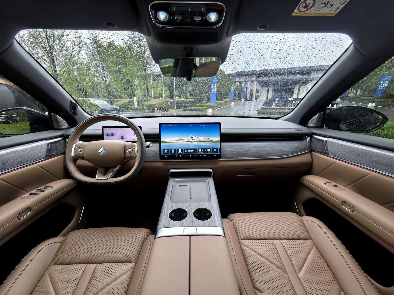 赛力斯冲击高端市场成功了
江淮冲击高端市场成功了
北汽蓝谷冲击高端市场成功了
最