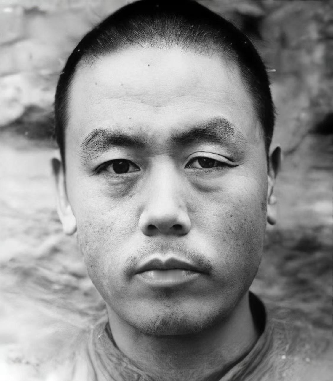 1955年，农民杨大发和妻子吵架，争吵中，妻子突然大喊："你再说，我把你的黑历史