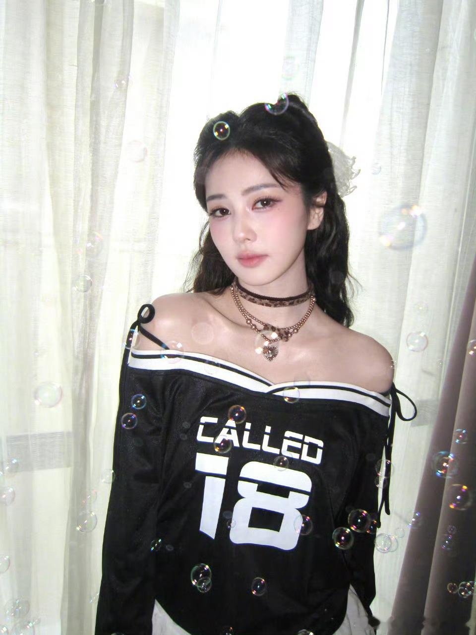 白鹿脱鞋了白鹿的爱女永远在行动上跑男新一期收视率创新低 白鹿玩游戏时脱鞋，小细节