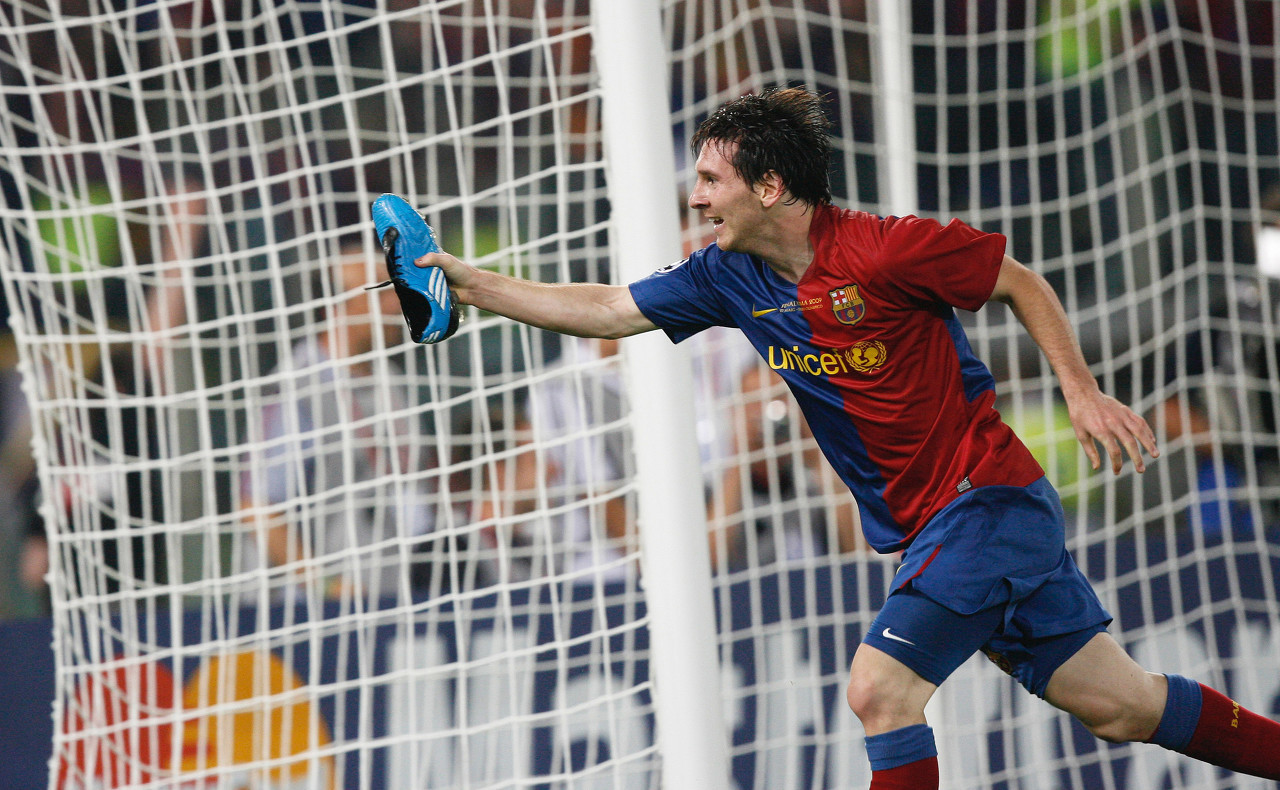 FootyHeadlines：阿迪计划在2026年1月中旬复刻推出梅西15年前穿