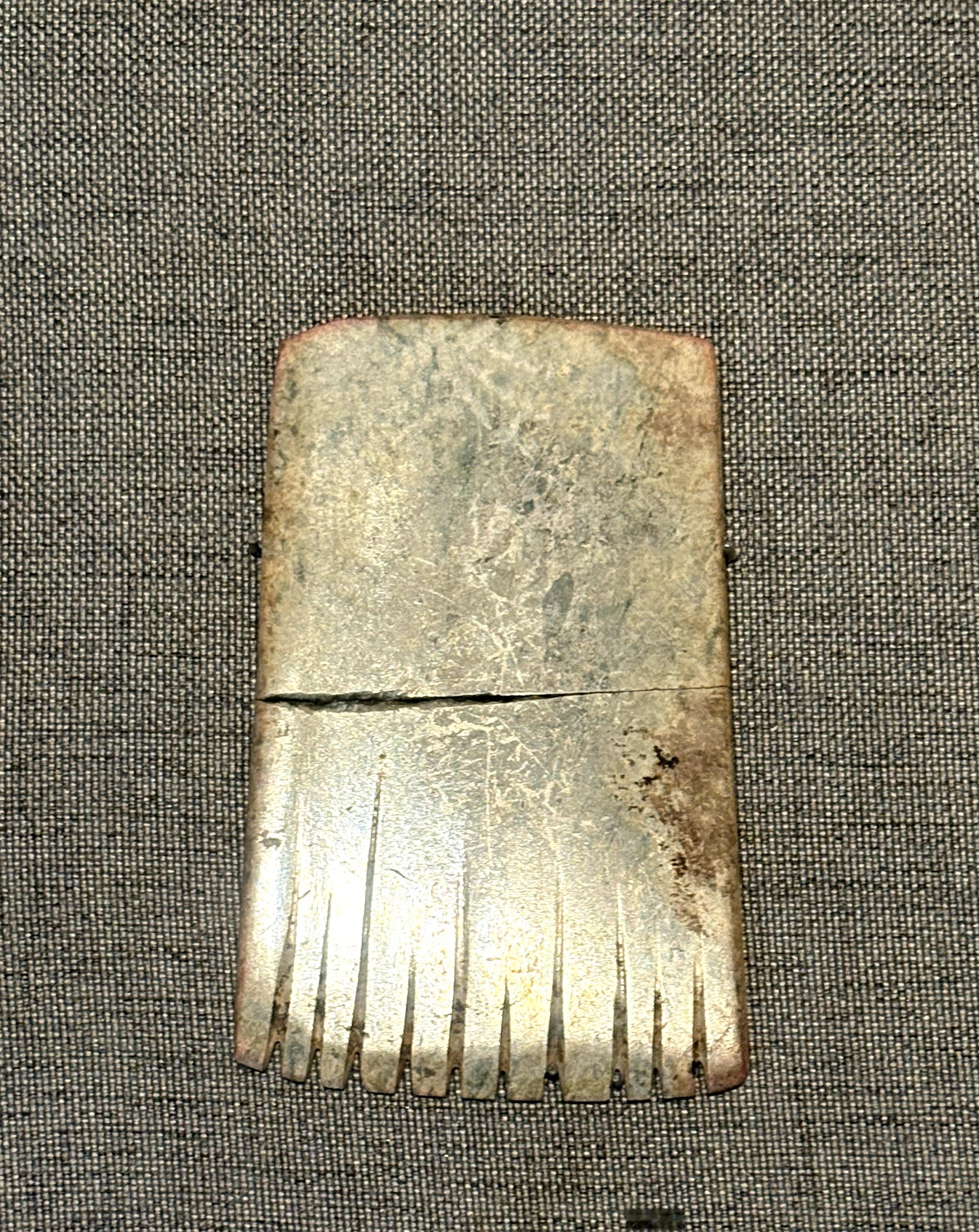 中国考古博物馆藏陶寺文化(公元前2300-前1900年)的玉梳 