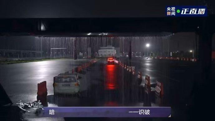 夜间开车最担心什么谁懂夜间开车的痛点 凌晨开车路上车少了反倒更怕，四周太安静灯光