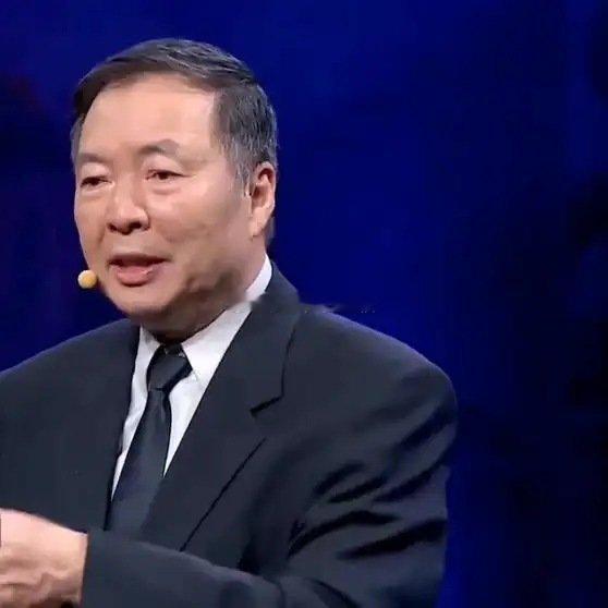 讲抗美援朝战争，不提毛主席，这样的人不是无知。《朝鲜战争可以不打，但是抗美援朝战