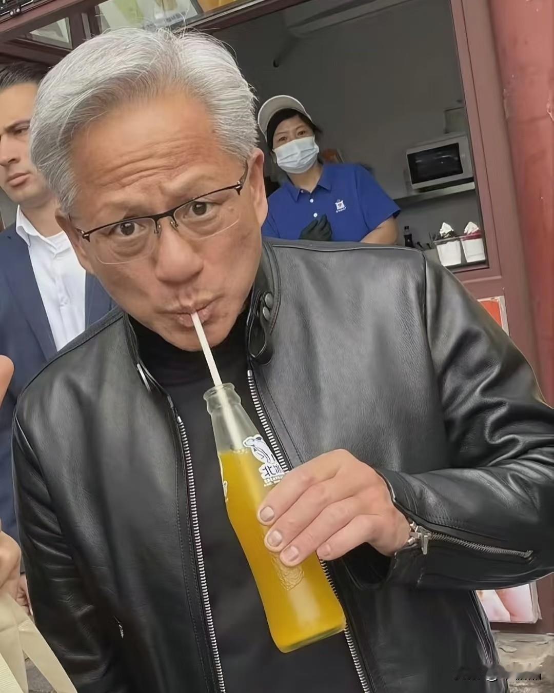 黄老板用近40年的行动证明比起颜值和财富，懂得感恩坚守初心的人品才是感情里最难得