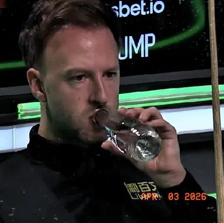 第5局，特鲁姆普二次简单失误，罗伯逊单杆52分，却让特鲁姆普67-52又赢了一局