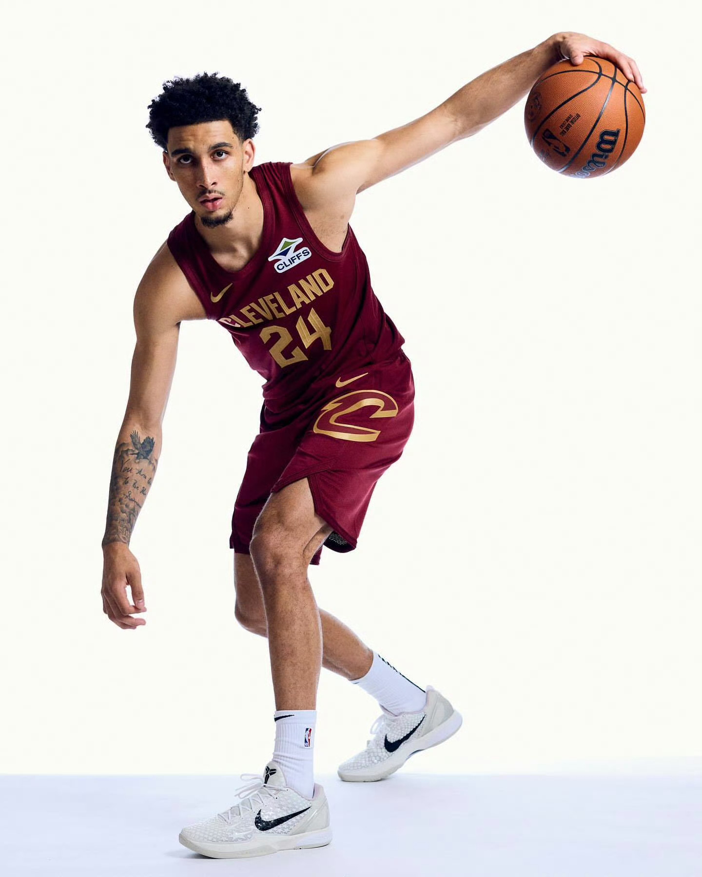 骑士nba我的观赛搭子nba选秀 身穿24号球衣，脚踩科比6。你觉得我们的新秀泰