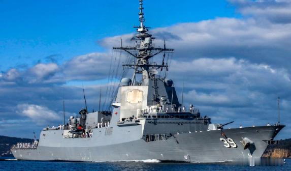 “澳大利亚直升机3次对中方训练活动进行抵近侦察滋扰，中方战机驱离合理且专业。”5