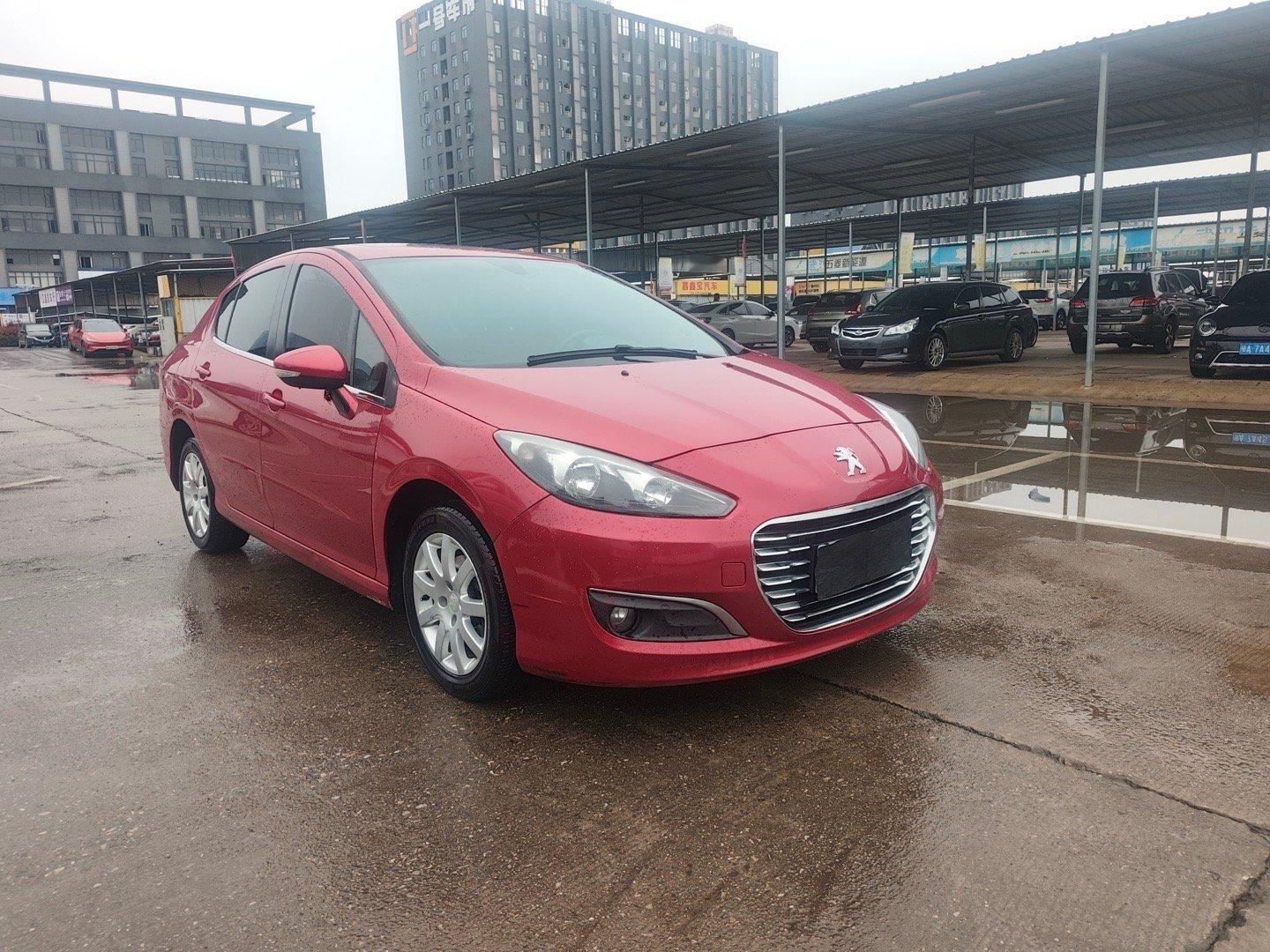 2018年标致308，1.6L手动挡，带天窗，个人一手车，10万多公里，全程家用
