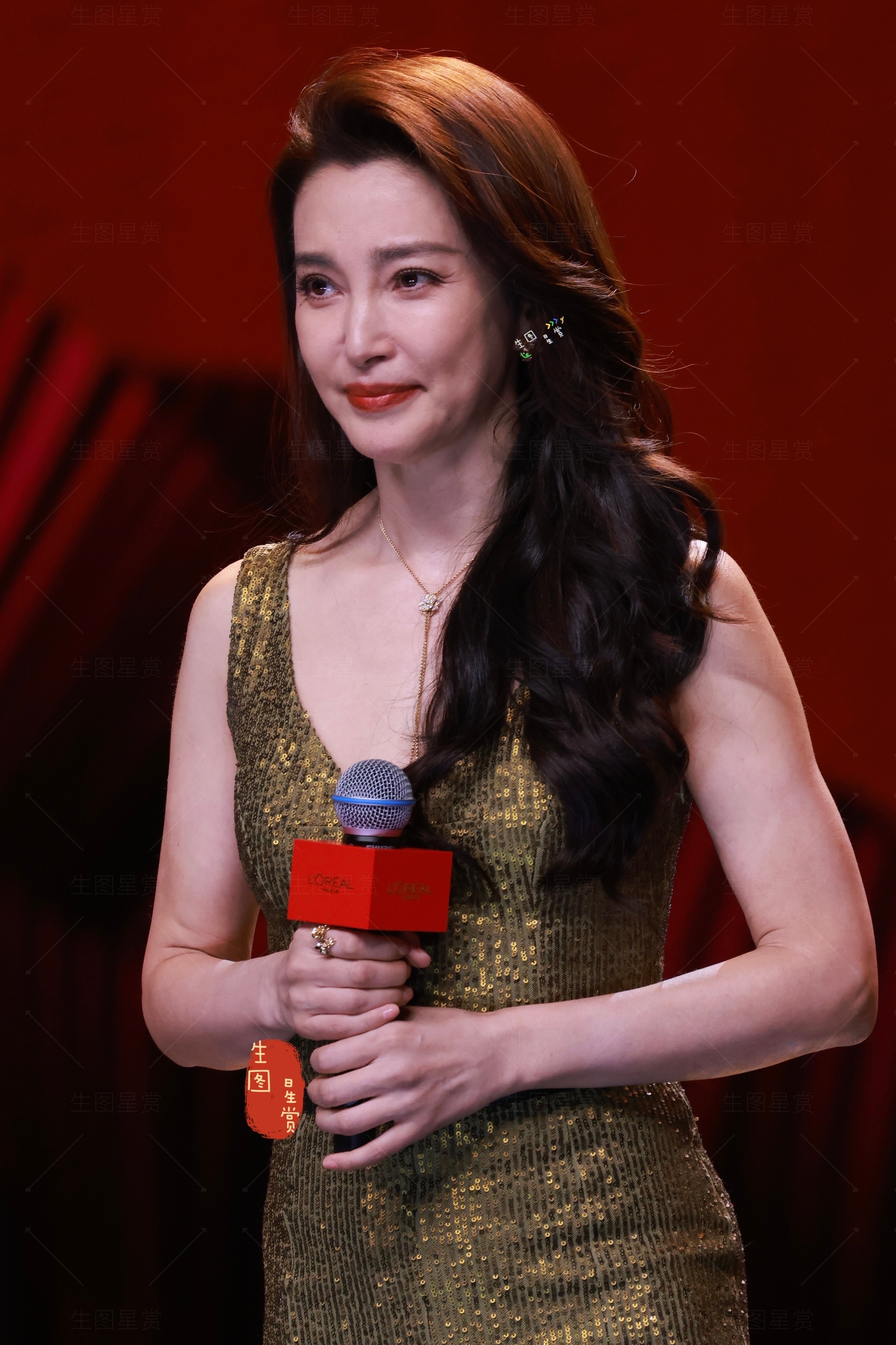 李冰冰欧莱雅新春晚会生图冰冰姐送新年祝福，年味渐浓❤️ 