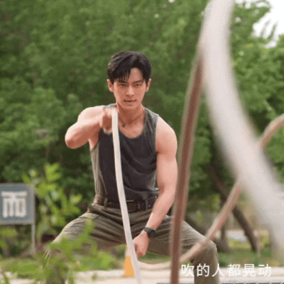 我决定定个闹钟卡点起来抢一瓯春云包场，抢完再继续睡 ​​​