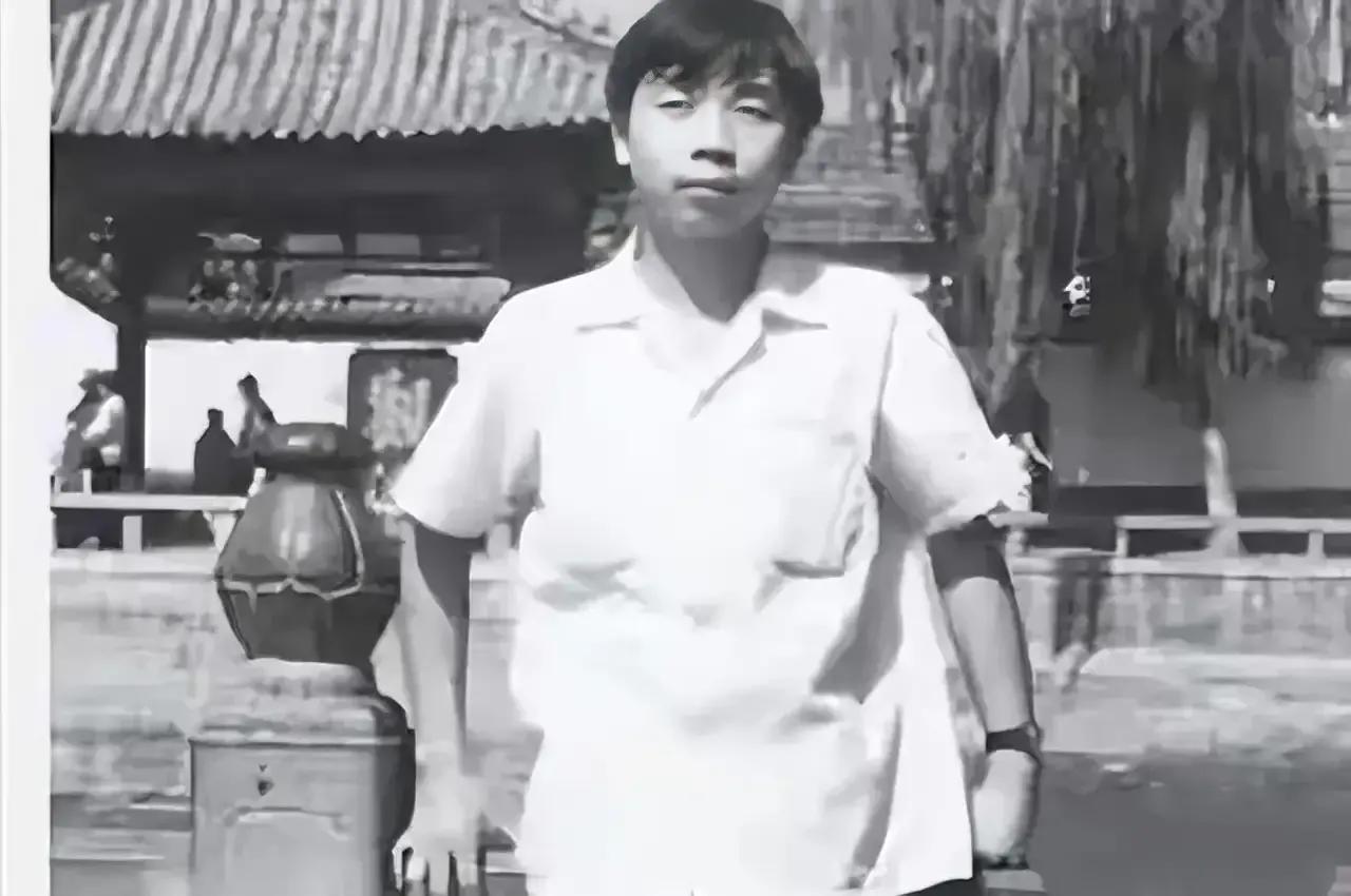 看看，这个天真无邪的青年，后来到日本留学时，加入了日本国籍，还成了数典忘祖、卖国