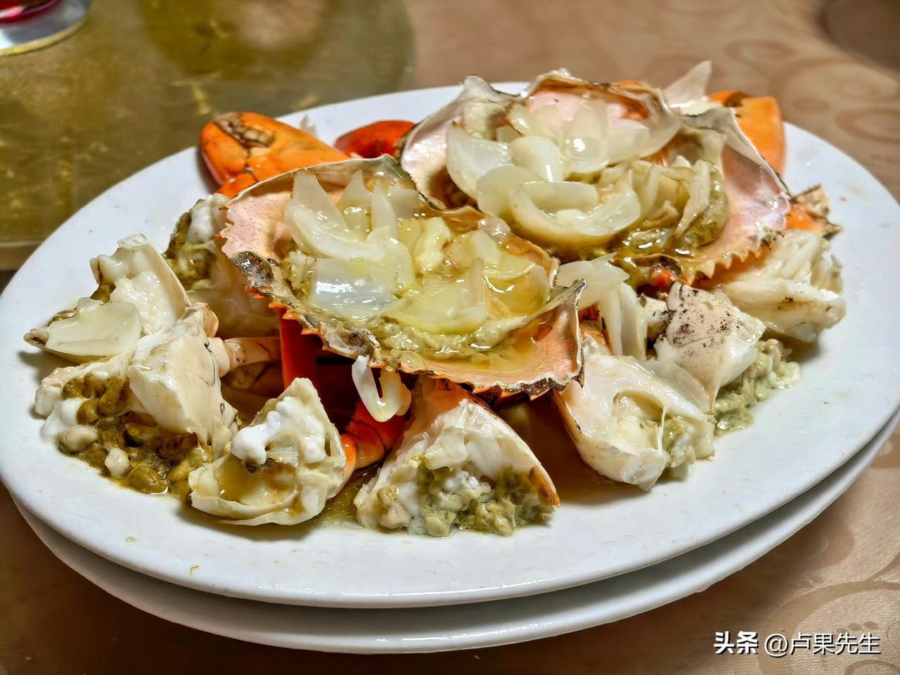 拍的是生活，贪的是烟火，为的是味蕾。都是田园里的食材，简简单单一桌饭菜。
不在乎