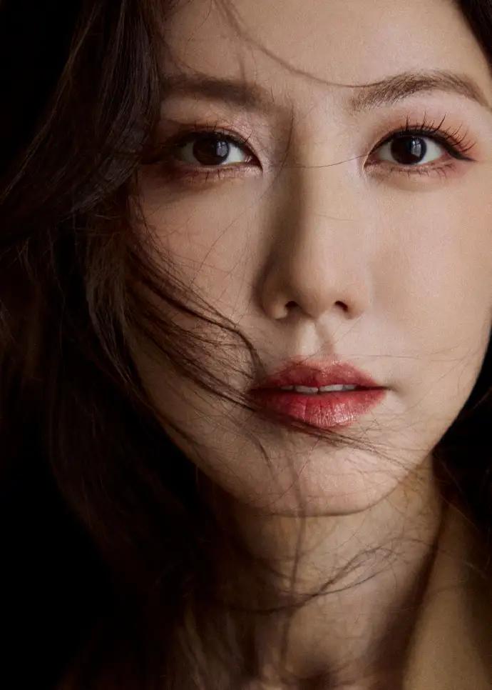 认知独立有主见，有自己的三观与判断标准，不盲从他人观点、不依附他人生活，对工作、