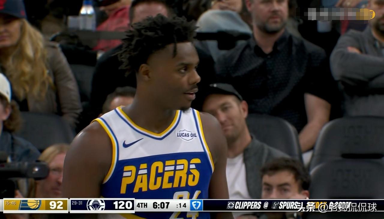 步行者悍将科比-布朗真是给机会不中用啊！在今天步行者客场以107：130惨败于快