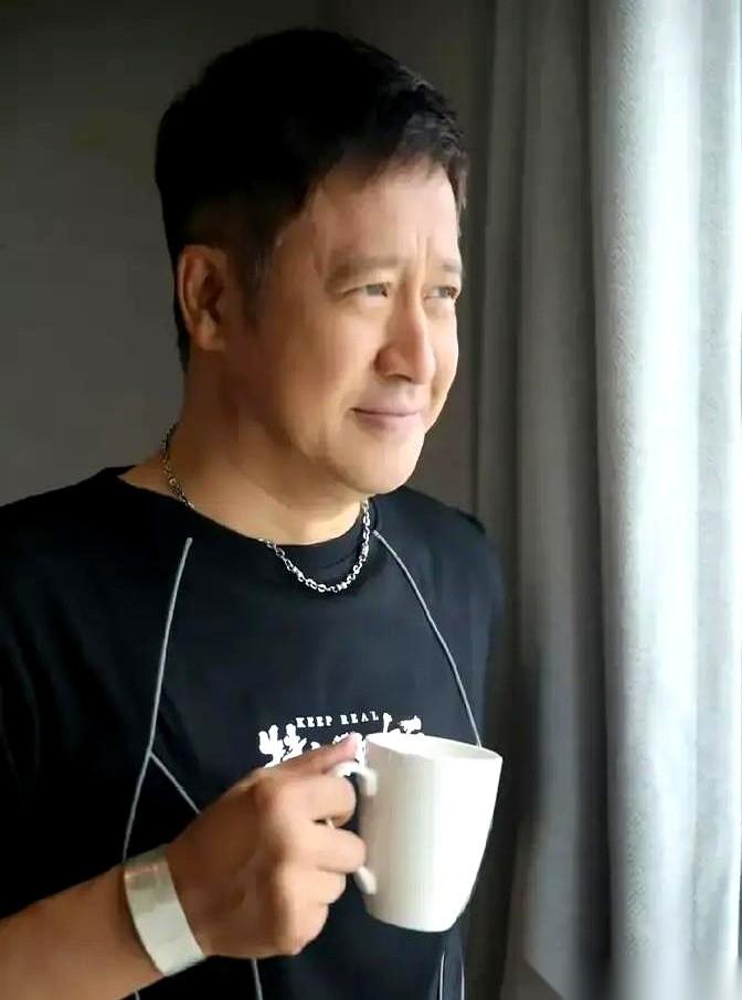 我今天听过最好笑的笑话——电影票房不好，导演跑出来说，是观众的“期待太高”。
哥