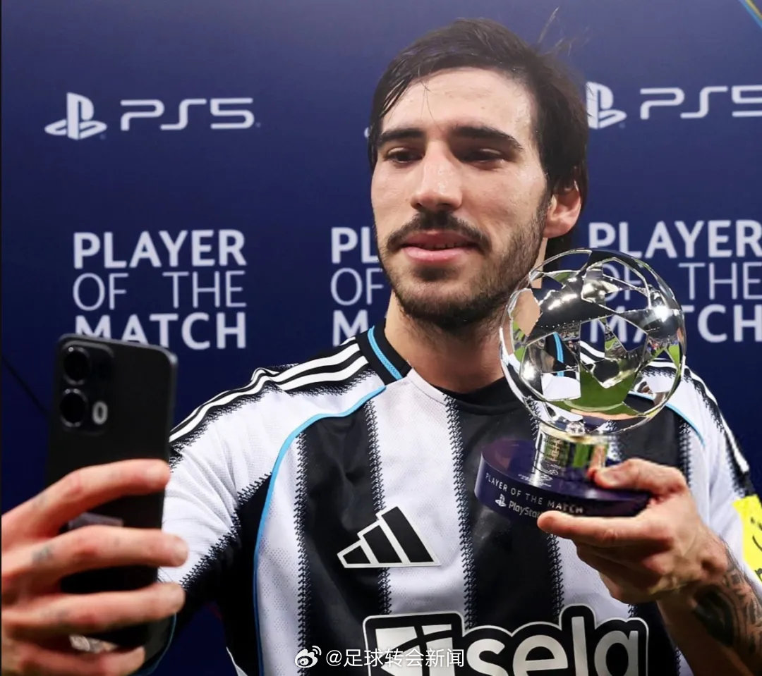 斯基拉消息，阿森纳、曼城和曼联都在竞争今夏收购托纳利，而纽卡斯尔对这名中场的标价