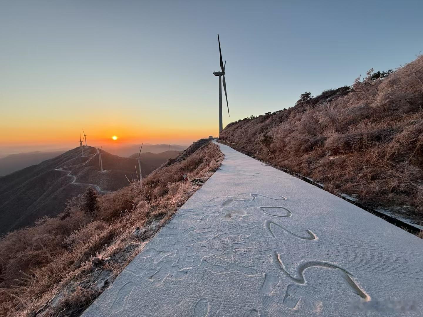 2025第一场雪如此绝美！ 