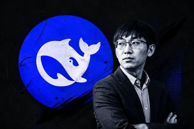 刚看了梁文锋那个闭门会的总结，信息量挺大。他说咱们跟美国 AI 的差距只有 12