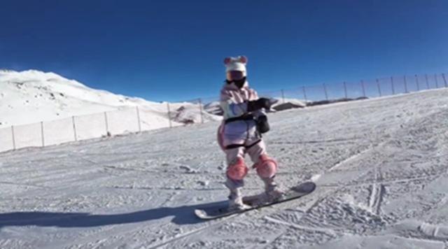 全红婵去滑雪了，滑得很棒，姿势也很酷[酷]

但我不会告诉你，你们也别问，婵妹后