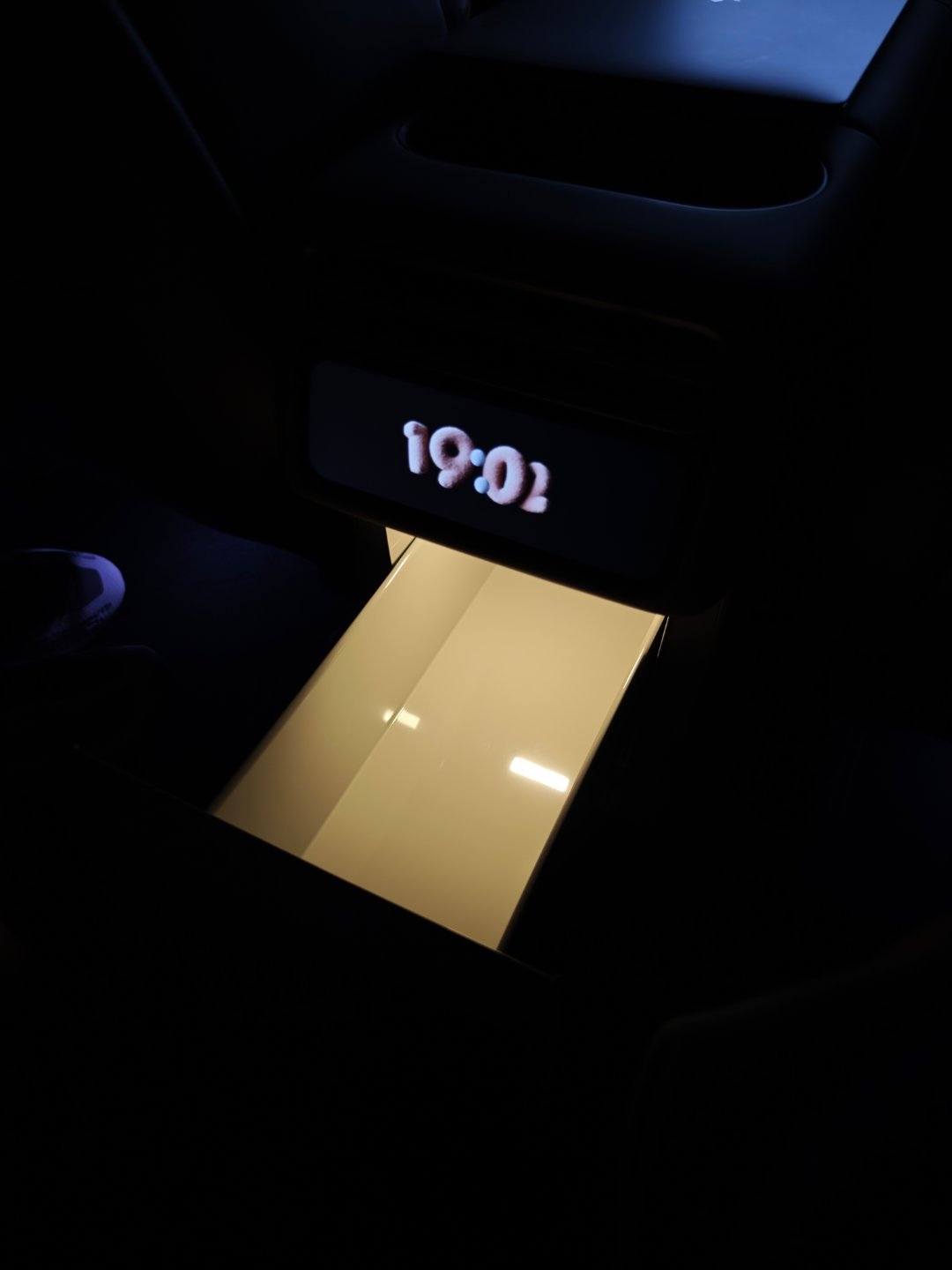 分享一个没那么技术向的冷知识，L9 Livis车内的冷暖箱在制热和制冷状态下，内