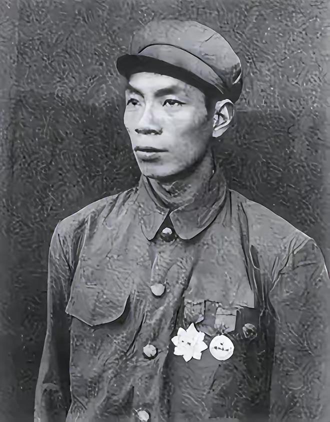 杨根思，人民志愿军第20军58师172团三连连长。他是抗美援朝志愿军第一位“特级
