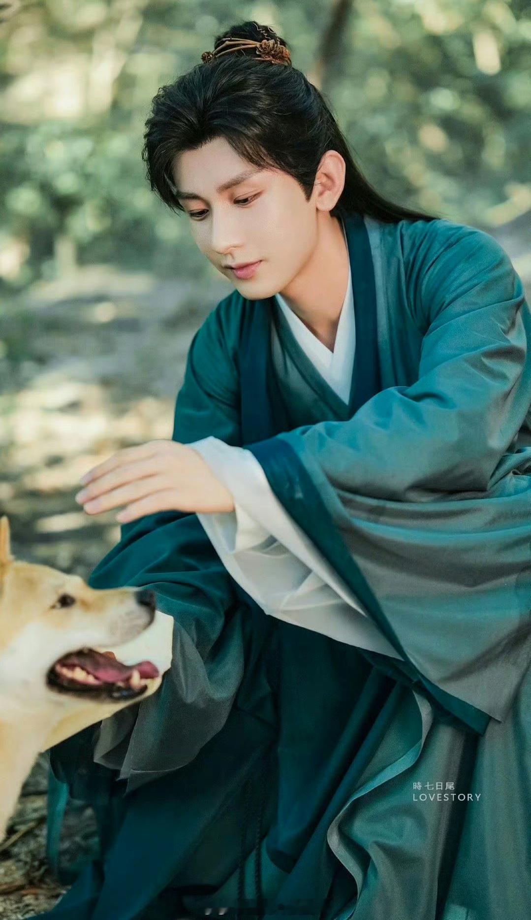 不带粉丝滤镜来说说，去年最出圈的古装剧《长相思》还是《莲花楼》 ？ 