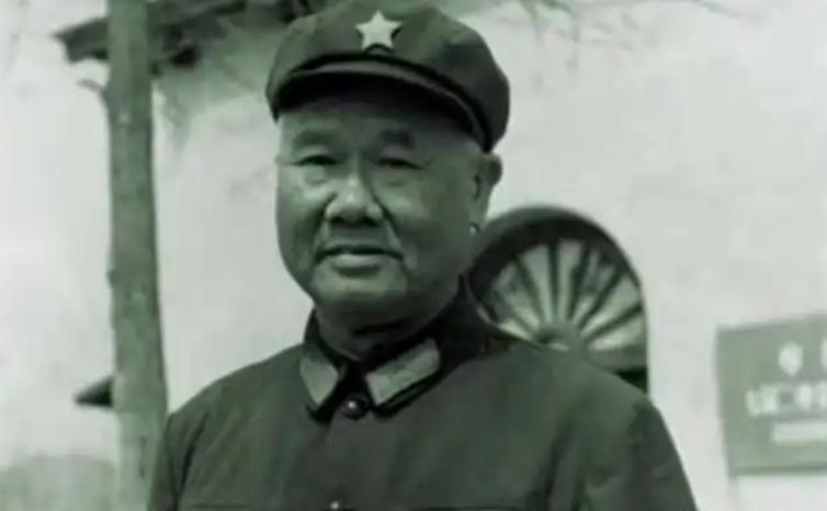 1984年，陈再道正在家中享受宁静时，突然传来敲门声，几名穿着制服的人闯入，说：