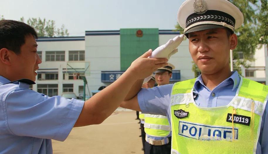 辅警“上岸”后难以再融入原辅警圈并非是单纯情感疏离，也不是人情冷暖问题，而是‌体