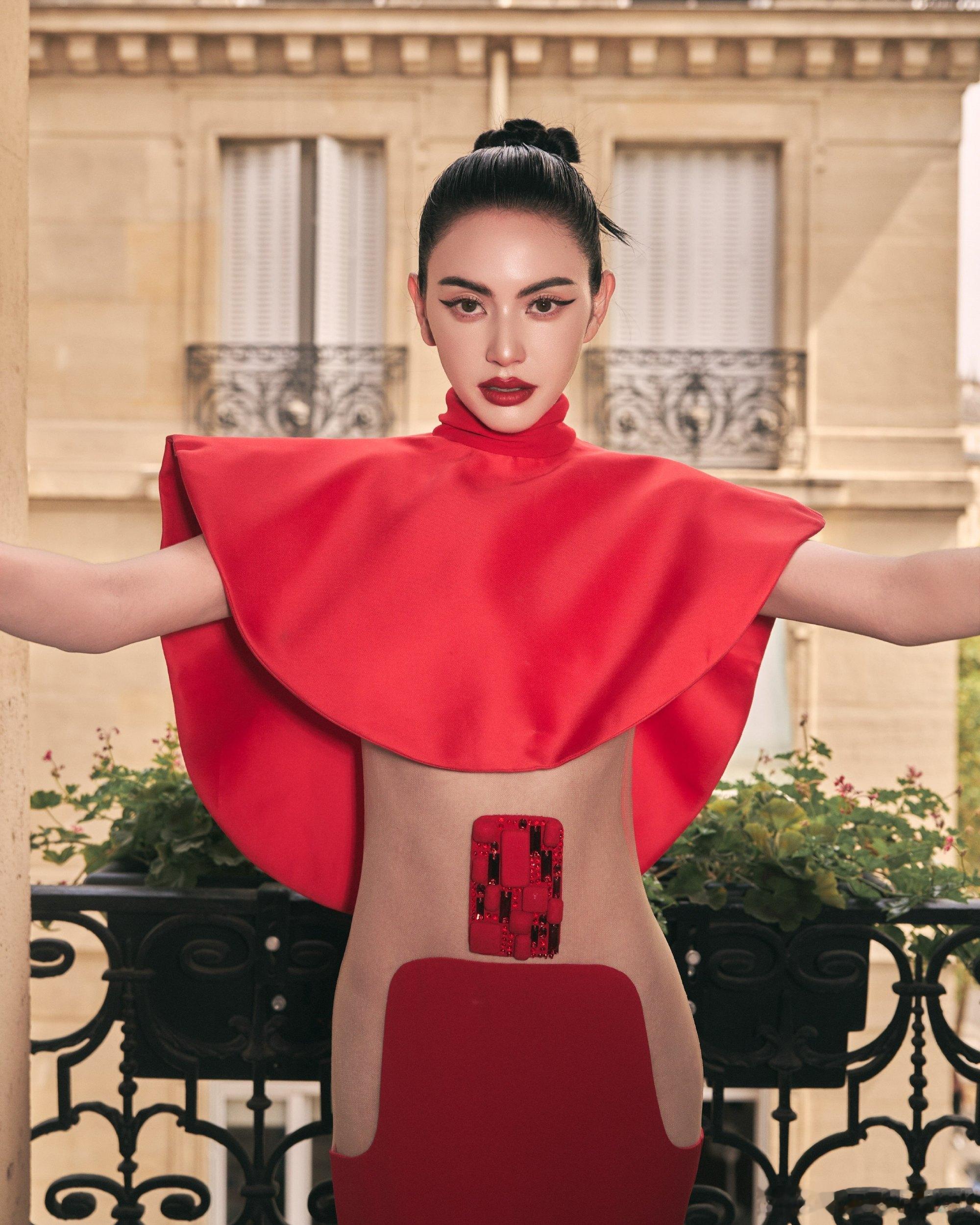 Stephane Rolland 新季大秀头排 看秀的Mai，好红！这身不如她以