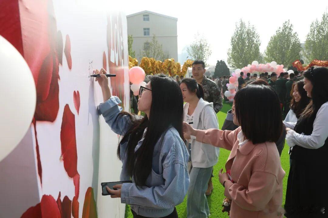 厉害了武警哥烽火问鼎计划热点现场 心动迷彩  缘来是你近日，武警第一机动总队某支