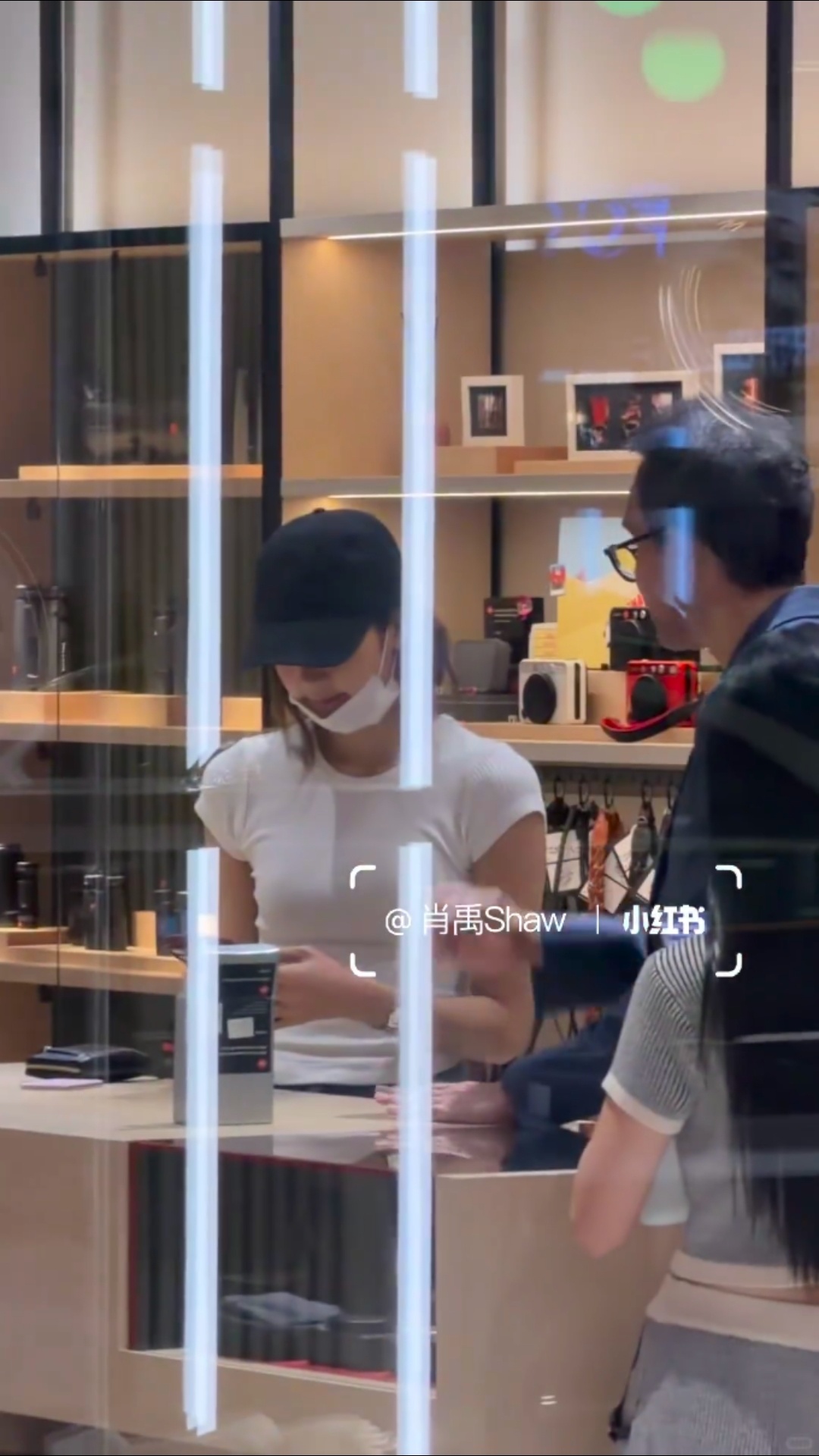 260807 网友泰国曼谷偶遇Lisa🐣Cr.logo 