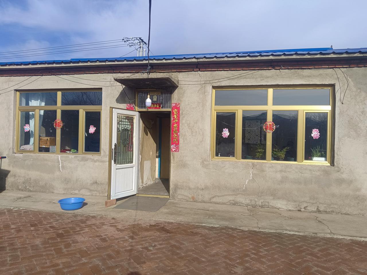 我发现父母辈的这些人
都比较传统观念，尤其是男人
爸妈结婚36年了，他们分工明确