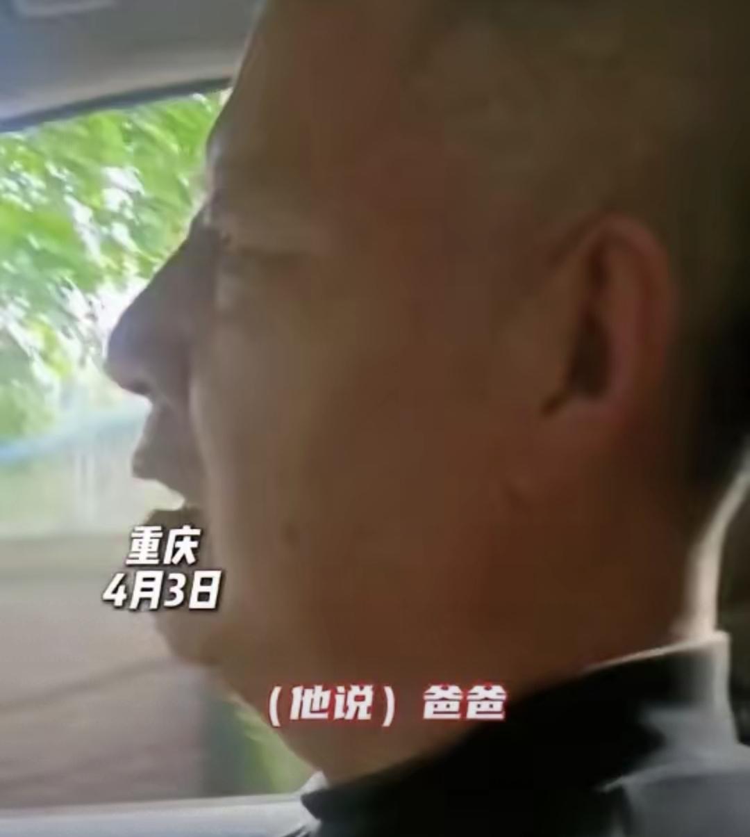 刺藤突然爬满坟头，梦里儿子喊脚疼，醒来真看见刺扎进土里。
清明前后，好几个地方都