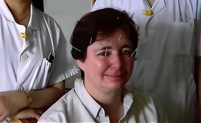 2008年，美国著名运动员戴维全身瘫痪，无力救治，于是求助中国一名老中医，被扎了