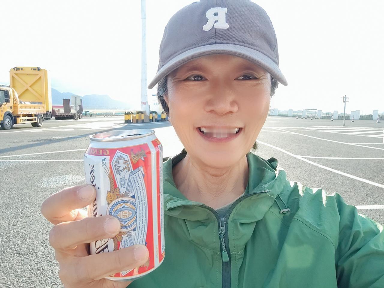在伊宁的六星街逛了一下午，回到停车场才发现没有卫生间，实在不方便，索性直接离开伊