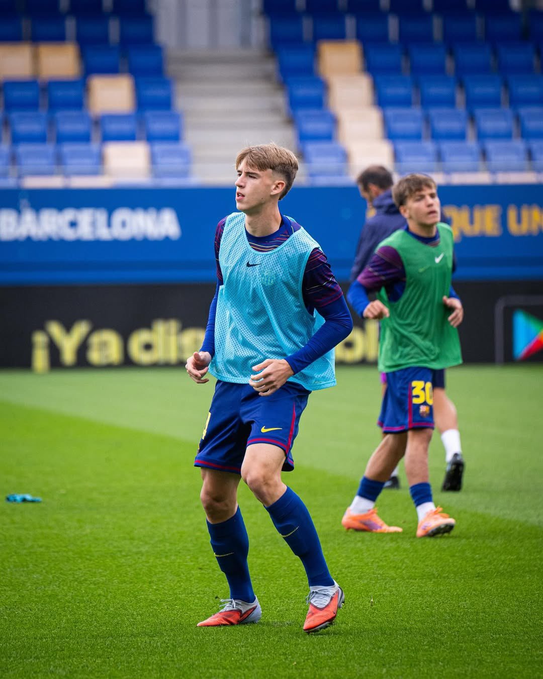 每体：巴萨竞技中场球员托马斯·马克斯今天参加了球队一线队的训练——这位球员今天年