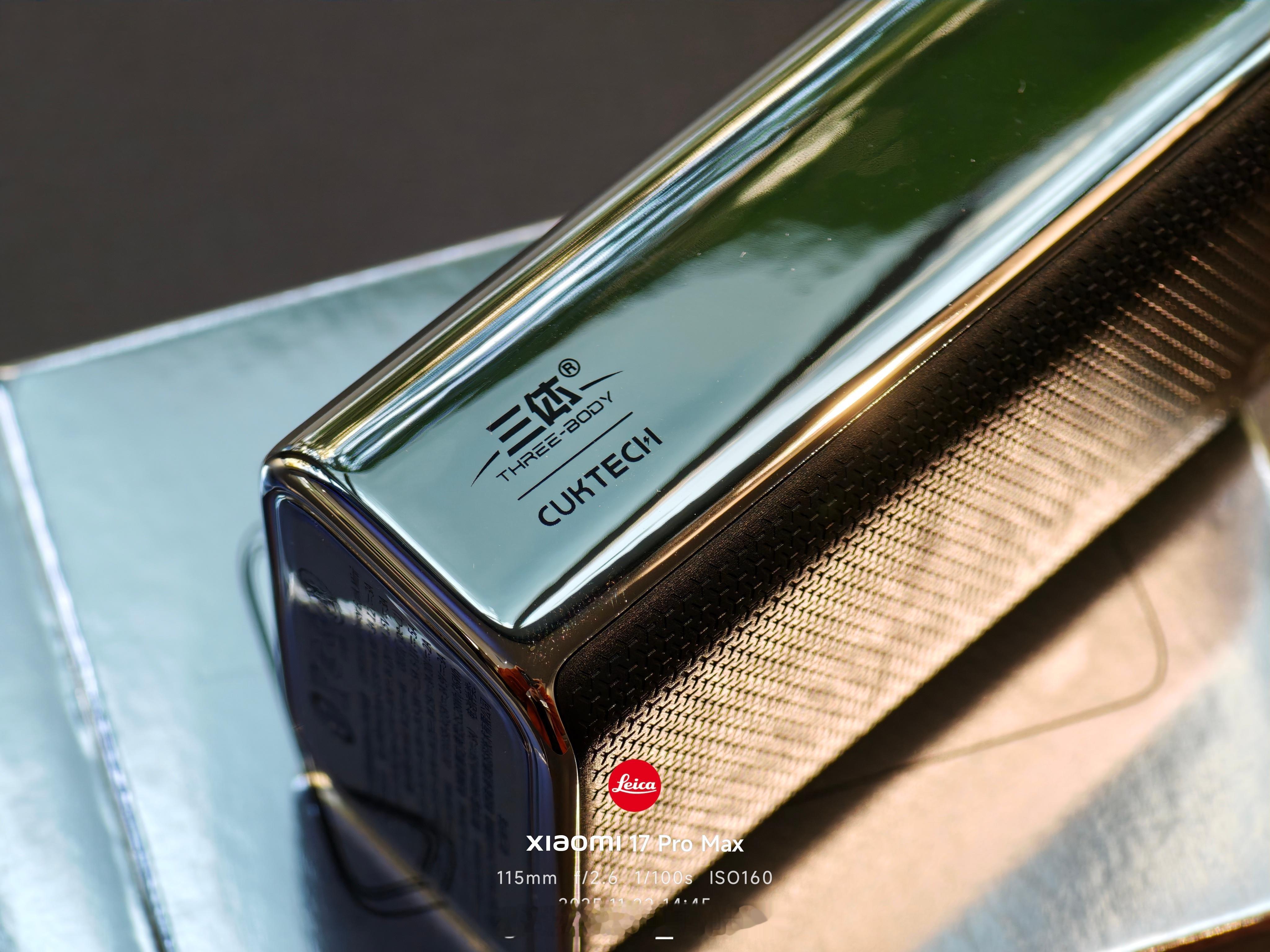 不得不说，酷态科的三体联名玩的是真好啊：- 10mini水滴版采用镜面真空电镀，