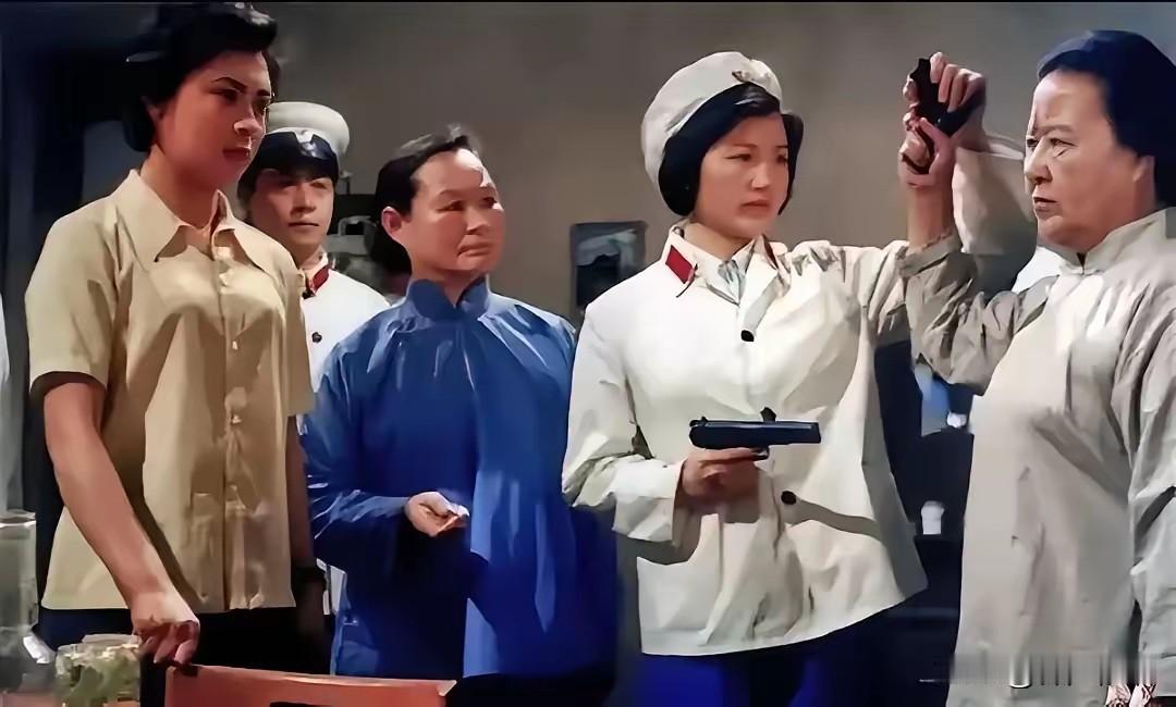 失忆了，这画面非常熟悉，小时候看过的一部电影，可怎么也想不起片名了！