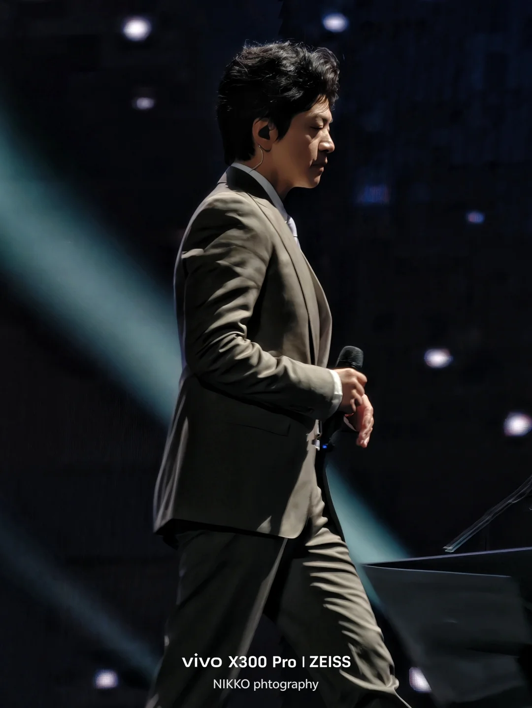 终于知道演唱会穿正装的歌手李健有多权威了