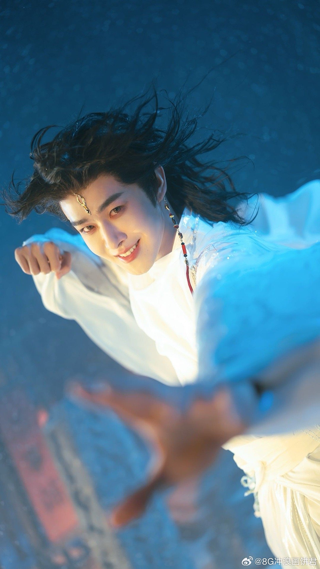 这款田嘉瑞朕从未见过雪地里那组图谁看了不迷糊？红衣花瓣配清冷眼神，田嘉瑞你还有多