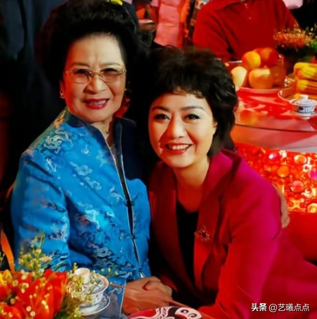 两代京剧表演艺术家刘秀荣、李胜素，颜值演技双在线的天花板，尤其俩人演的穆桂英，那