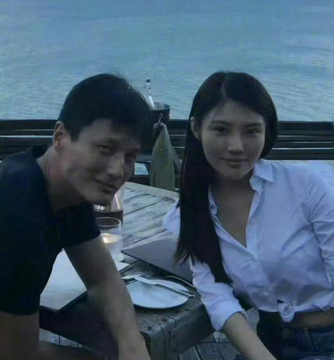 徐冬冬与尹子维，恩爱如初。