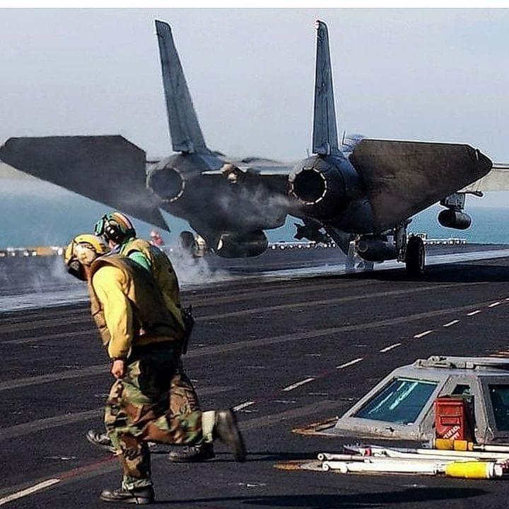 猫宁。F-14大猫出击瞬间 ​​​