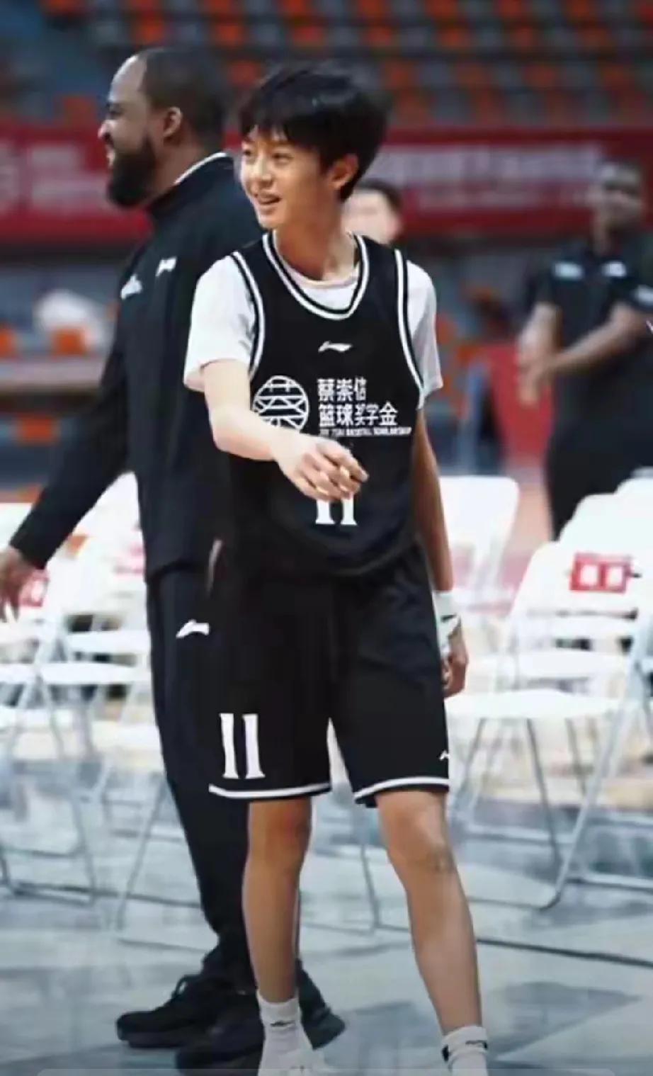 星二代都这么卷了吗？邓超孙俪14岁儿子等等，在国际青少年篮球锦标赛上杀疯了！
 