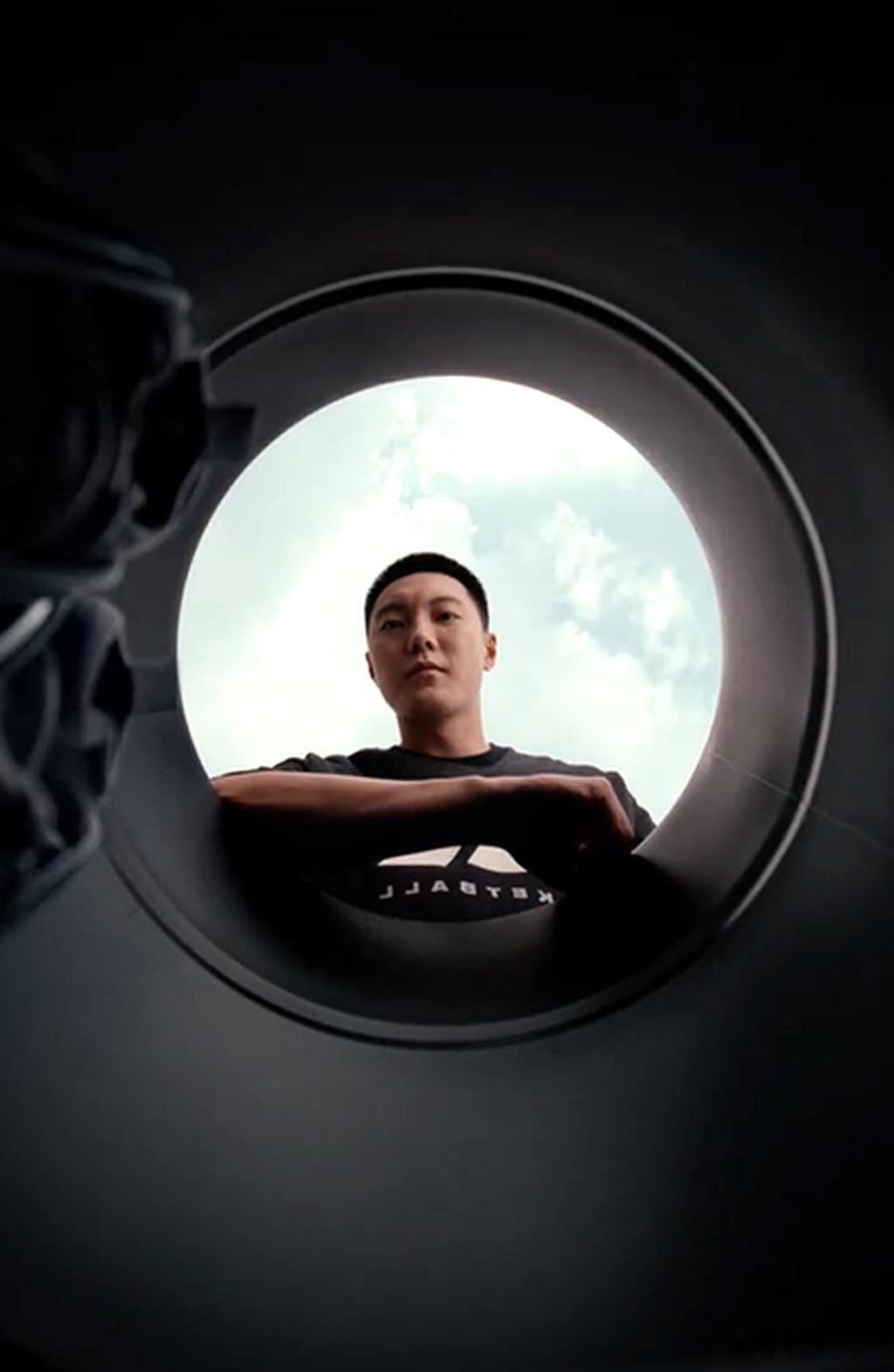 潘展乐收到了胡明轩送的加油捅 都说英雄惜英雄，运动员之间的相互理解又不是外人所能