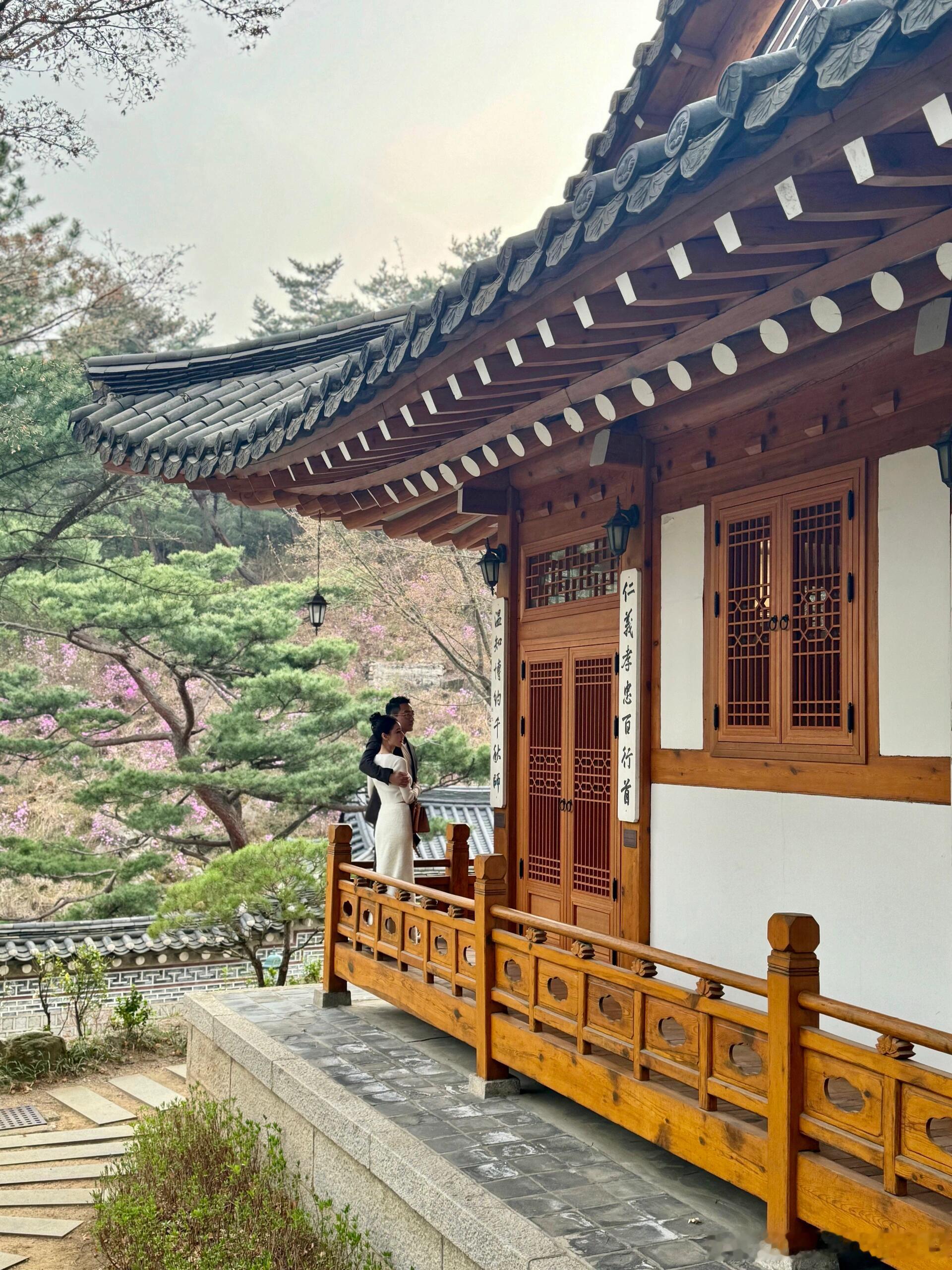 #汪小菲晒与未婚妻合照# 汪小菲晒与未婚妻合照，正式公开了 ​​​